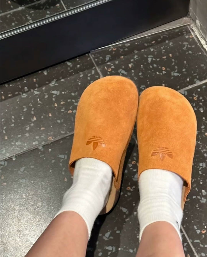Adidas Adimule Comfort – minimalistyczne klapki z zakrytymi palcami