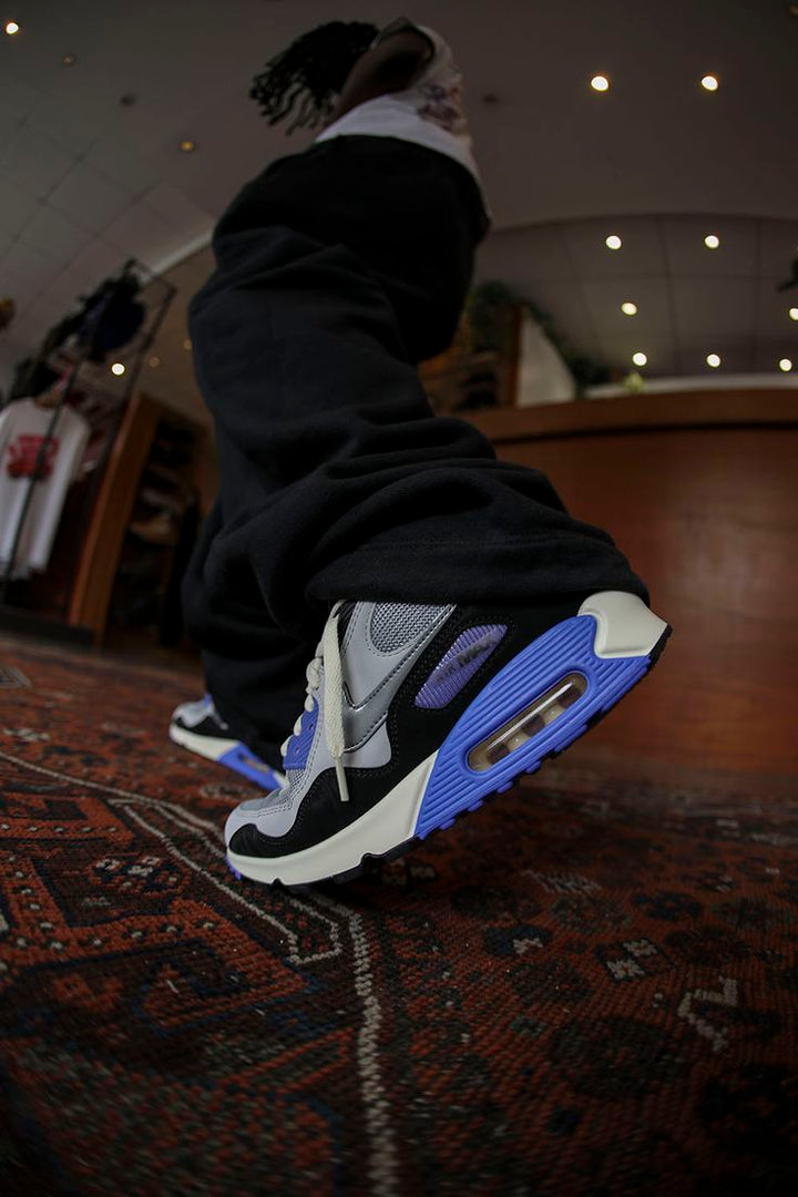 Nike Air Max 90 Sneakers
